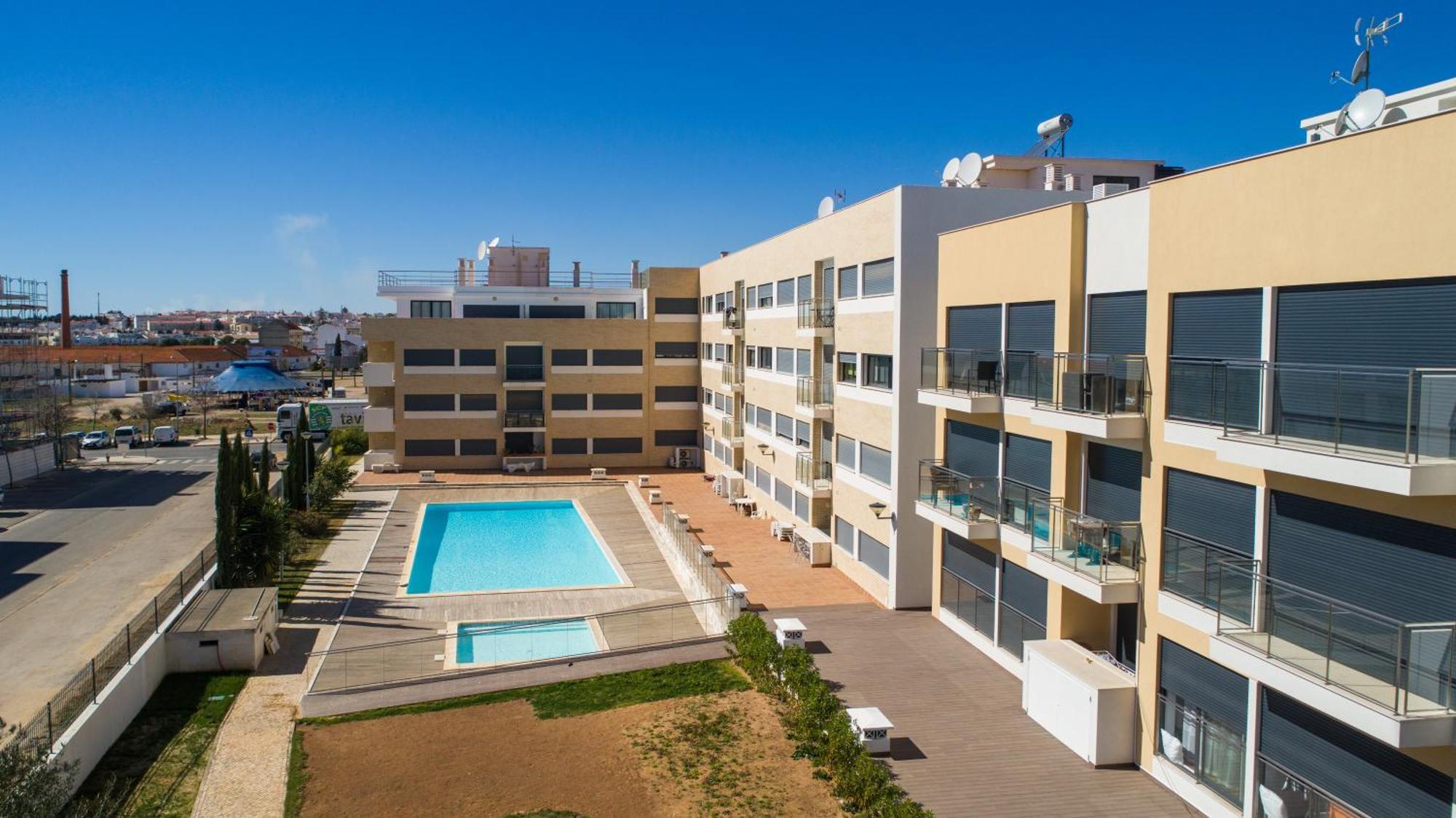 Two Bedroom Stylish Central Tavira Apartment. Стая снимка