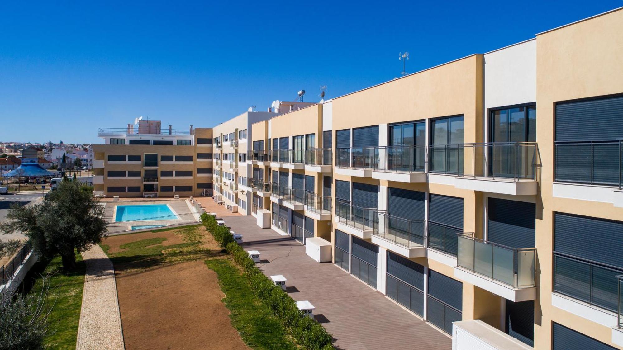 Two Bedroom Stylish Central Tavira Apartment. Стая снимка